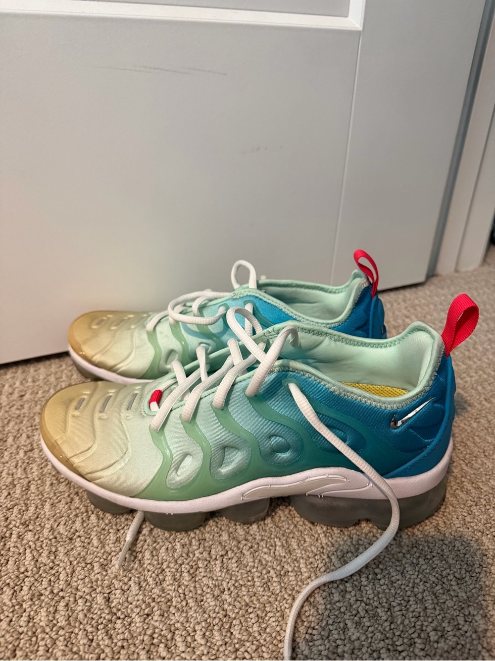 Nike Kids Gradient Teal, Aqua & Yellow Sneakers with Pink Heel Tab
